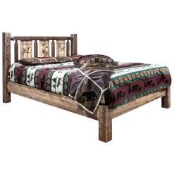 Homestead Collection King Platform Bed With Laser Engraved Bear Design In Stain & Clear Lacquer Finish - Montana Woodworks MWHCPBKSLLZBEAR